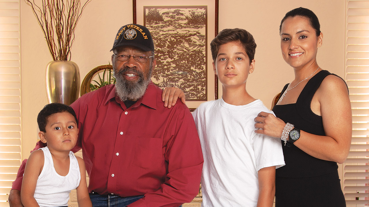 Senior donor with his grandchildren Senior donor with his grandchildren